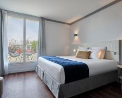 Hotel Atrium by Happyculture