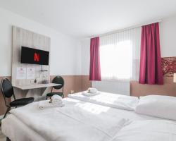 Hotel Café Galerie I Hannover-Garbsen I Free Parking