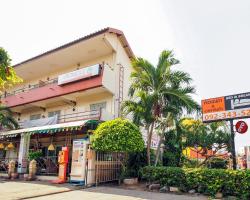 OYO 838 Aromdee Apartment