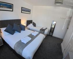 Oakhurst Gatwick B&B