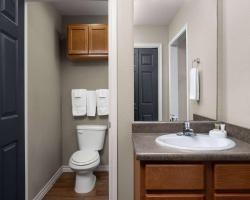 Eagle's Den Suites Kenedy a Travelodge by Wyndham