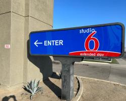 Studio 6 Bakersfield, CA South