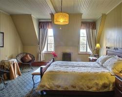 Gite Maison Chapleau Bed and Breakfast
