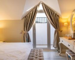 Pinehill Hotel & Suites