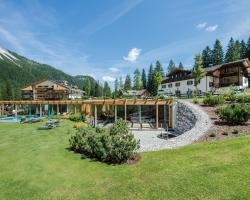 Hotel Dolomitenhof & Chalet Alte Post