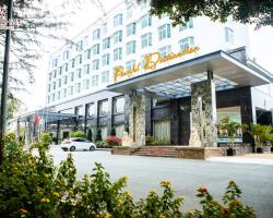 Van Phat Riverside Hotel