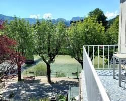 WOLKE, Apartment mit Balkon am Fluss, Zentrum, Parkplatz