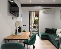 Nadia's Lovely Home - WITH PRIVATE GARDEN AND JACUZZI