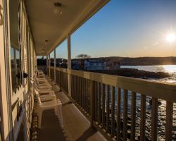 Bearskin Neck Motor Lodge