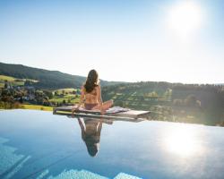 Schwarzwald Wellnesshotel SAIGERHÖH I Spa Golf & Wandern über dem Titisee