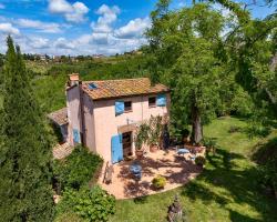 Appartamento con patio privato e giardino tra Pisa e Firenze