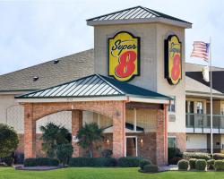 Super 8 by Wyndham Arlington Near AT&T Stadium