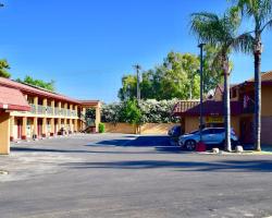 Super 8 by Wyndham Visalia