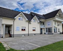 Dežman Apartments & Rooms