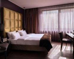 Roomers Frankfurt Central, Autograph Collection