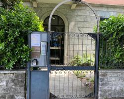 Gira Guest House