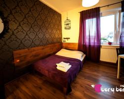 Very Berry Hostel - Old Town, Parking, Lift, Reception 24h