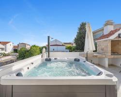 Appartmants 1 with pool and private jakuzzi
