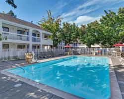 Super 8 by Wyndham Santa Rosa North