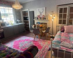 Georgian city apartment at Thomas Street double bedroom and two single trundle beds