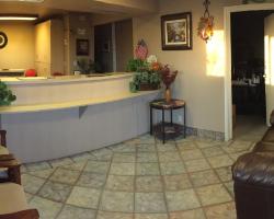 Hilltop Inn & Suites