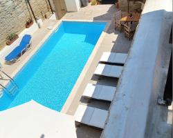 Vrakas House