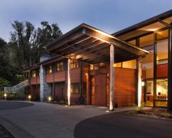 Te Waonui Forest Retreat