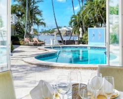 The Pillars Hotel & Club