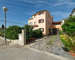 Apartments Persic 403