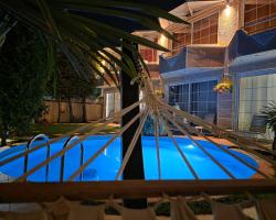 Aloha Apartments with pool
