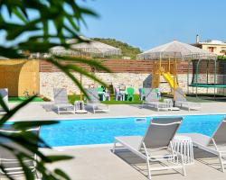 ID Holiday Living
