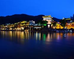 Fenghuang Slowly Time Inn