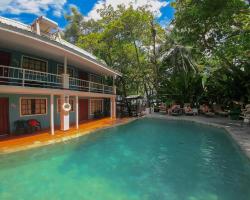 Oceanfront Hotel Verde Mar direct access to the beach