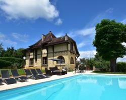 Elegant Mansion Stay in Belvès