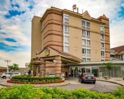 Monte Carlo Inn Airport Suites