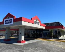 Travelodge by Wyndham Lumberton