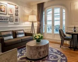 La Clef Louvre Paris by The Crest Collection