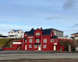Guesthouse Hvammur by the Harbour