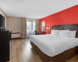 Quality Inn & Suites 5585 Ambler Drive Mississauga Ontario