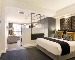 Mantra 2 Bond Street