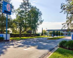 Motel 6-Valdosta, GA - University