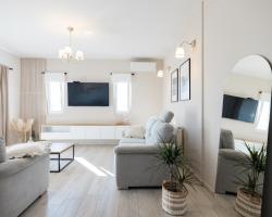 Villa Coleum - with pool and hot tub