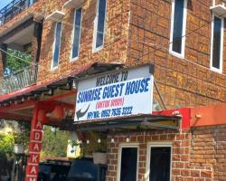 WISMA SUNRISE GUEST HOUSE 10 minutes by walking to the big fruit market in Berastagi