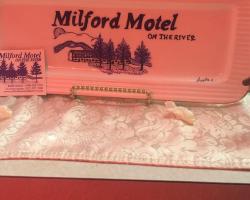 Milford Motel On the River
