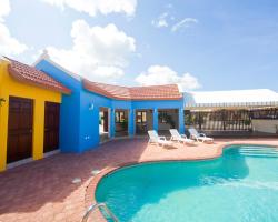 Yellow Cunucu Villa With Pool