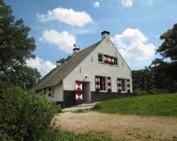 Countryside Cozy Farmhouse in Drimmelen with Garden