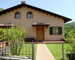 Stylish Holiday Home in Cutigliano with Garden