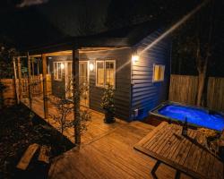Cranford Cottages and Motel