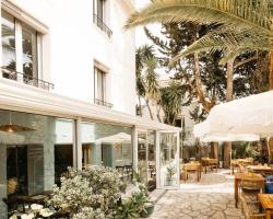 Hôtel Le Petit Castel