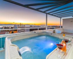 Sunset Penthouse Apartment with Jacuzzi and Seaview